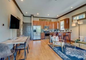 Downtown house! Sleeps 10!