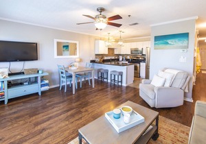 Gulf View, Pool, Private Beach Access, Tennis, Gulf Place Shops and Restaurants