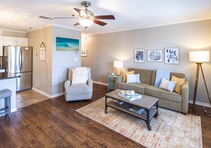 Gulf View, Pool, Private Beach Access, Tennis, Gulf Place Shops and Restaurants