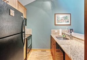 Harbor Cove condo w/ balcony and fireplace - private beach!