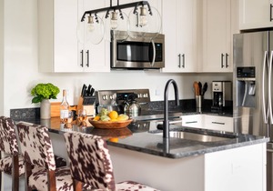 Hart Suite 10 by AvantStay | Gorgeous Town House w/Modern Amenities!