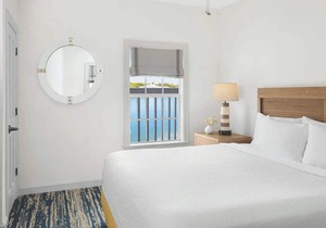 Hyatt Beach House! Quiet Key West Location! Sleeps 6