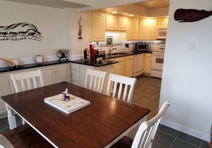 LINENS INCLUDED*!. OCEANFRONT/BOARDWALK BUILDING W/ROOFTOP POOL