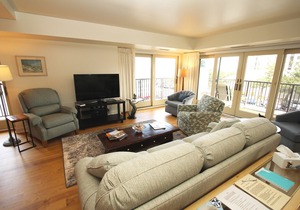 LINENS INCLUDED*!. OCEANFRONT/BOARDWALK BUILDING W/ROOFTOP POOL