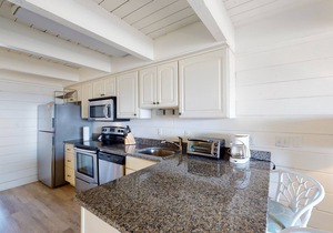 Oceanfront Townhouse w/Private Balcony, Great Views, Washer/Dryer, Central AC