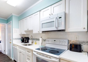 Oceanside Beach Condo w/Private Washer/Dryer, Shared Pool, Free WiFi, Balcony