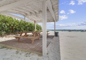 Redington Surf Resort 03 Studio