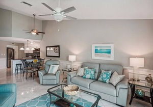Seaside condo with pool, hot tub, close to beaches, WiFi, AC, washer/dryer