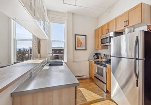 Suite 4- Not Pet Friendly