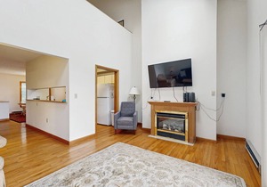Townhome w/Bonus Loft, High-Speed WiFi, Partial AC & Full Kitchen