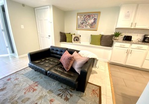 Unbeatable location, Steps to Union Station and Minutes to Downtown