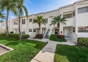 Vista Verde E Beautifully Updated, Contemporary Condo