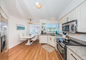 Vista Verde E Beautifully Updated, Contemporary Condo