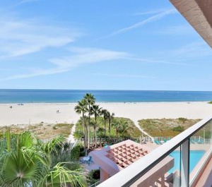 Crescent Beach Club 
