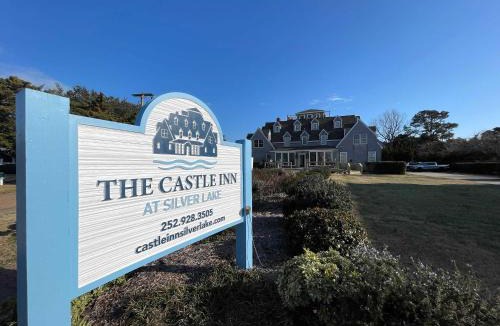Ocracoke Hotel | 01-Pirate Suite at The Castle Inn