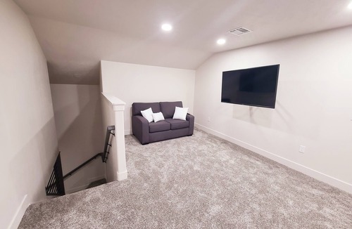 Elko House | #06 New 5 Bedroom, 3 Bath, 2 Car Garage