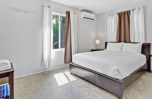 Croissant Park Villa | 1/1 spacious villa, kitchen, free parking and wifi, hot tub, BBQ, porch, patio.