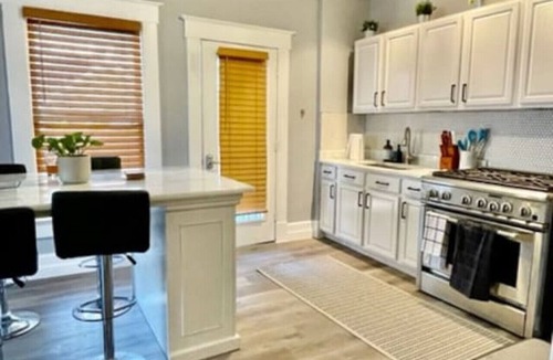 Historic Old Northeast Apartment | (1) 320 Unit #1 · Downtown St. Pete/Historic Old NE #1