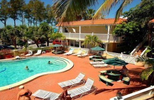 Bradenton Beach Hotel | 1 Bedroom 1 bathroom. 1st floor. Pet Friendly. Small/Medium Dogs. NO CATS