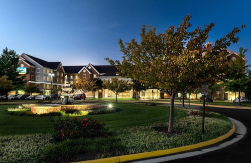 Chantilly Condo | 1 Bedroom | King Suite Near IAD | Free Breakfast
