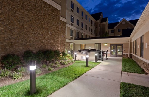 Chantilly Condo | 1 Bedroom | King Suite Near IAD | Free Breakfast