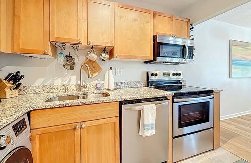 Coquina Key Condo | 1-bedroom on the water with great amenities