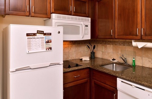 Aquia Harbour Condo | 1 Bedroom | Shared Indoor Pool. Free Breakfast