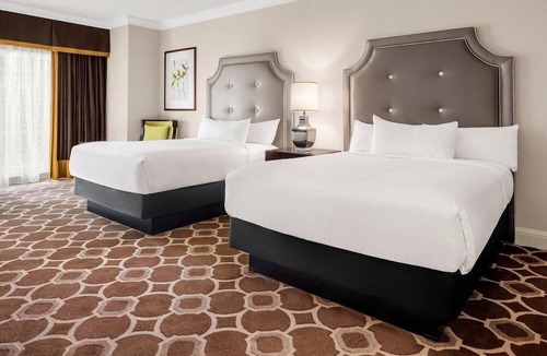 Las Vegas Strip Hotel | 1-Bedroom Suite at a 4.5⭐️ Hotel