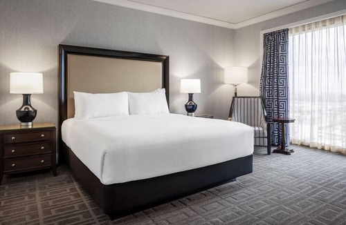 Las Vegas Strip Hotel | 1-Bedroom Suite at a 4.5⭐️ Hotel