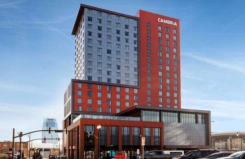 Sobro Hotel | 1-Bedroom Suite at a 4⭐️ Hotel