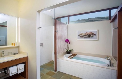 Sausalito Hotel | 1-Bedroom Suite at a 4.5⭐️ Hotel