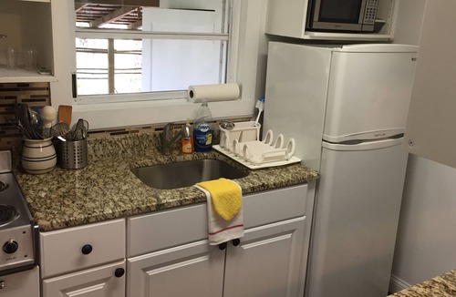 East Beach House | 1 BR East Beach Bungalow