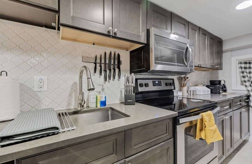 Petworth Apartment | 1-BR Pad in the Heart of Petworth/Walk to METRO