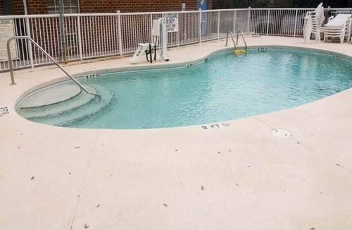 Myrtle Beach Apartment | 1 King Bed |Nsmk, Sofa-Bed