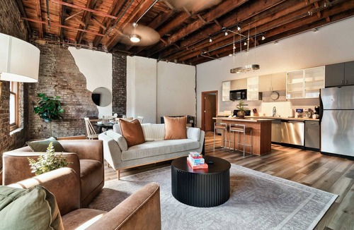 Old City Apartment | 1 Mile to Downtown Knoxville・Cozy Historic Loft