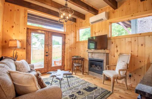 West Jefferson House | 1 Mile to Downtown West Jefferson Camping Cabin #5