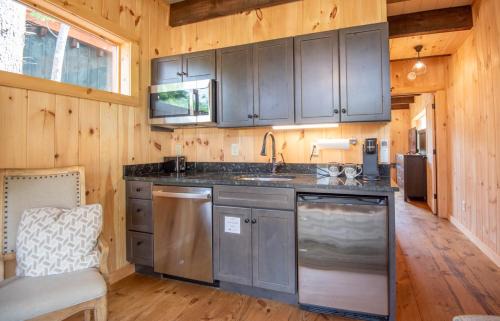 West Jefferson House | 1 Mile to Downtown West Jefferson Camping Cabin #5