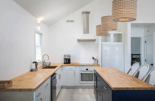 Ocean Sands House | 1 min private beach walk. Stylishly renovated with beach views! Hot tub & pool!