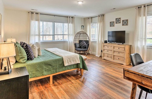 Purcellville Cabin | 10-Acre Sanctuary w/ Hot Tub, Fire Pit & View