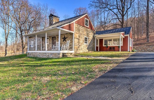 Purcellville Cabin | 10-Acre Sanctuary w/ Hot Tub, Fire Pit & View