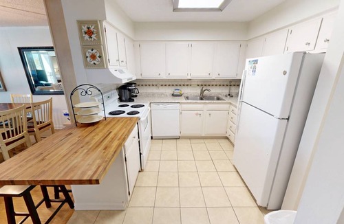 Holiday Isle Condo | 109 m² Condo ∙ 2 bedrooms ∙ 6 guests