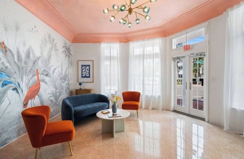 North Beach Hotel | #11 Corner Unit in Mid-century Art-Déco building KingBed EnSuiteBath PetsOK