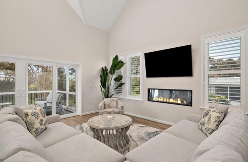 Montego Bay House | 113 S Ocean Dr