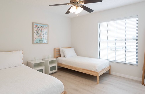 Indian Ridge House | 12 mins to Disney 3 Bedroom Family House With Pool