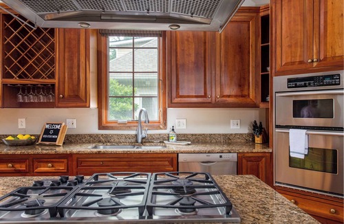 Belmont - Hillsboro House | 12 South Historic Home · 3BR Sleeps 10 · Wisteria