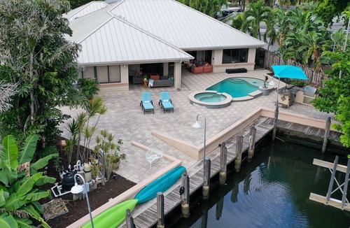 Riverside Park House | 144' New River Dock DT FTL! Sailfish Pool, Hottub, Pontoon & Fire Lounge Luxury!