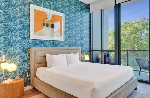 West Avenue House | 17WEST Spacious 3BR Apartment with Balcony