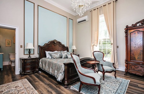 Springfield Bed & Breakfast | 1851 Historic Maple Hill Manor B&B