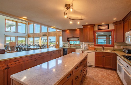 Ocean Sands House | 1922 - Salt Spray - Oceanfront Corolla Retreat w/Hot Tub & Views