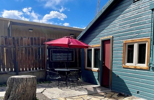 Challis Cottage | 1930's Uptown House